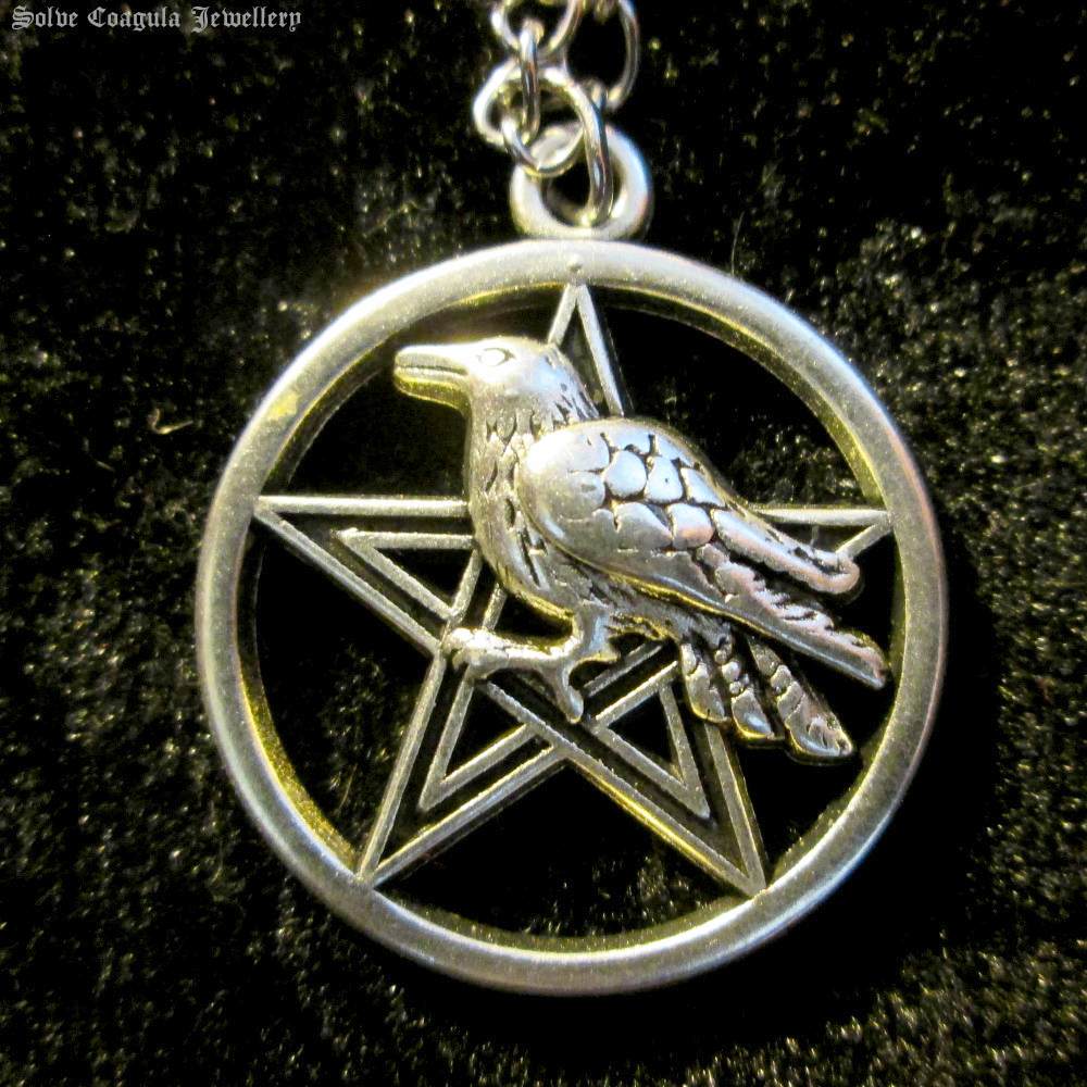 Solve Coagula Jewellery - Pentacle and Crow Collier - Couleur argent